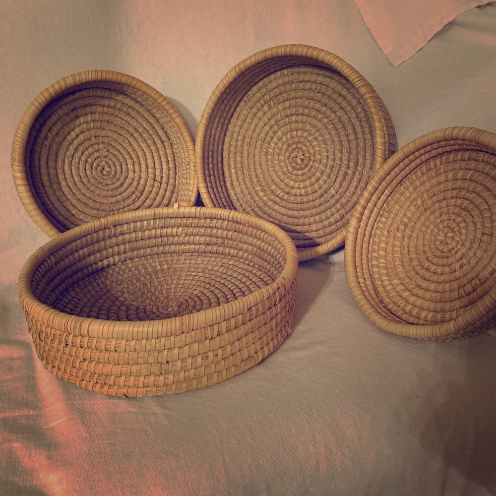 Set of 4 wicker baskets